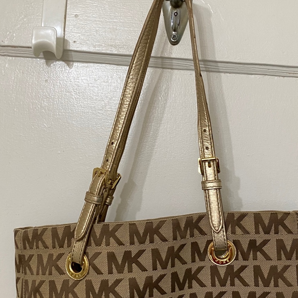 Beautiful Michael Kors tote bag tan